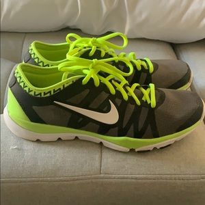 Nike flex supreme training shoe